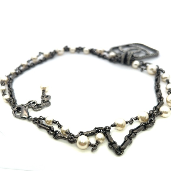 CHANEL GUNMETAL CHAIN/PEARL STATION NECKLACE WITH LARGE CRYSTAL CC PENDANT - Picture 3 of 8
